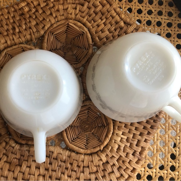 Pyrex Ribbon Bouquet Coffee Mugs/Cups Set of 2 Gray and White Flowers - Picture 6 of 8